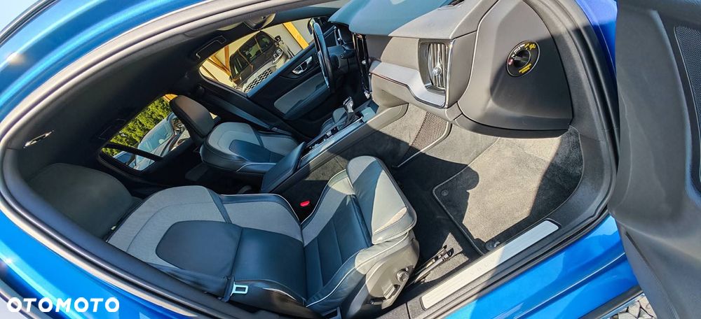 Volvo V60 D4 AWD R-Design - 22