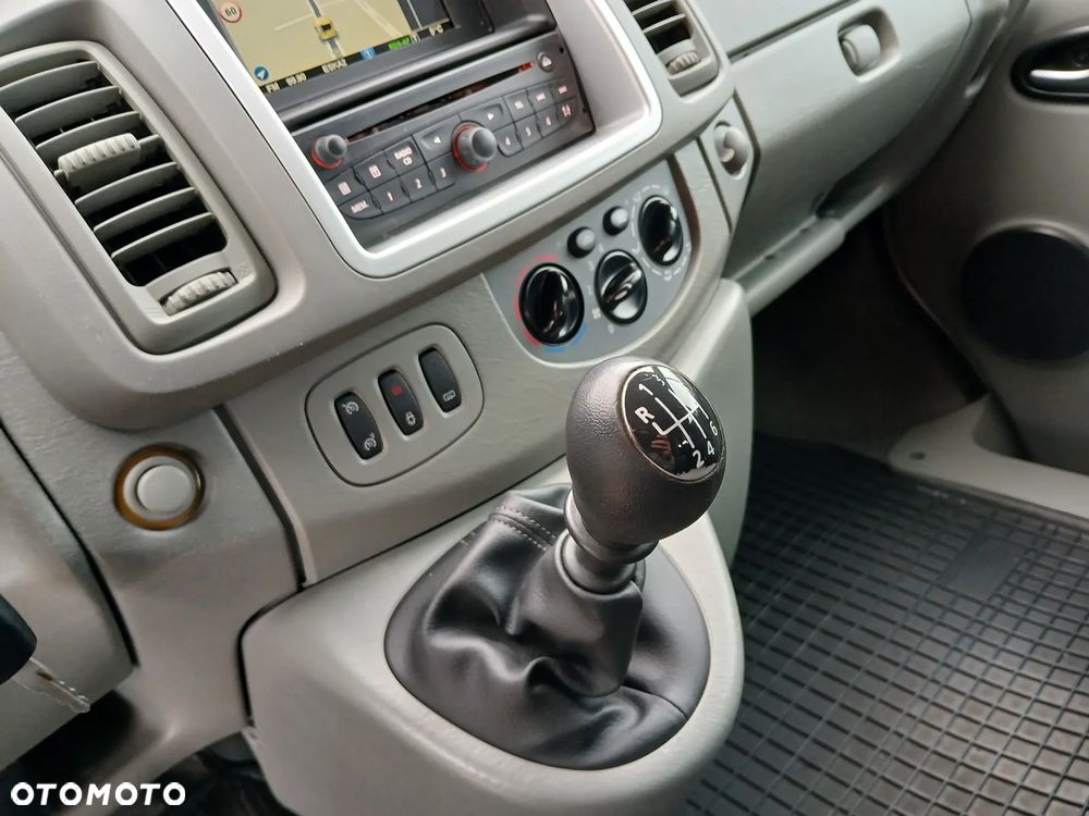 Renault Trafic 2.0 dCi 115 FAP Passenger Black Edition - 27