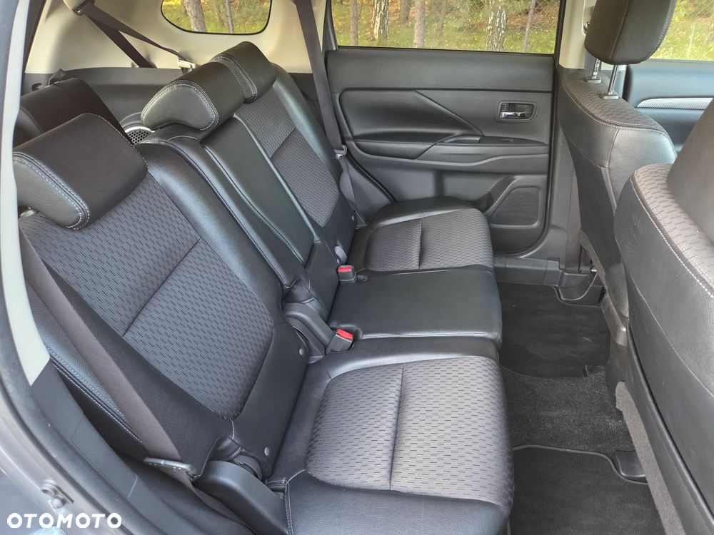 Mitsubishi Outlander 2.0 Intense + CVT - 28