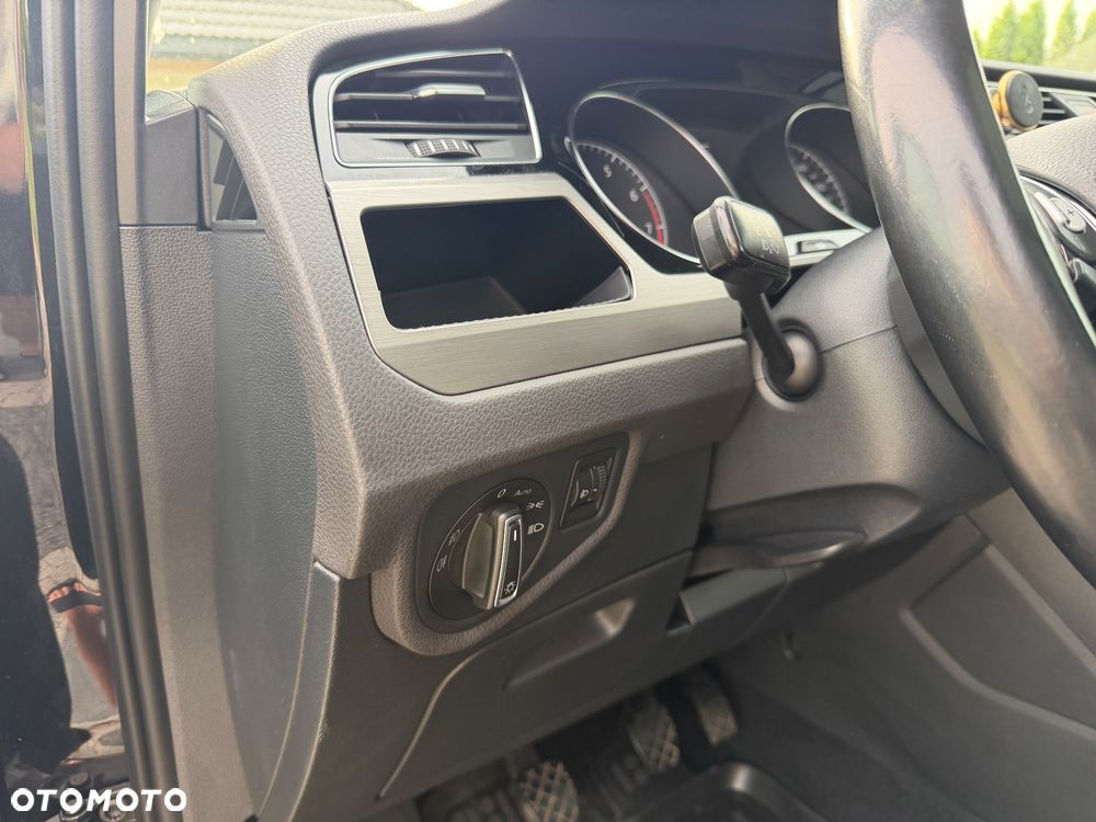Volkswagen Touran - 16