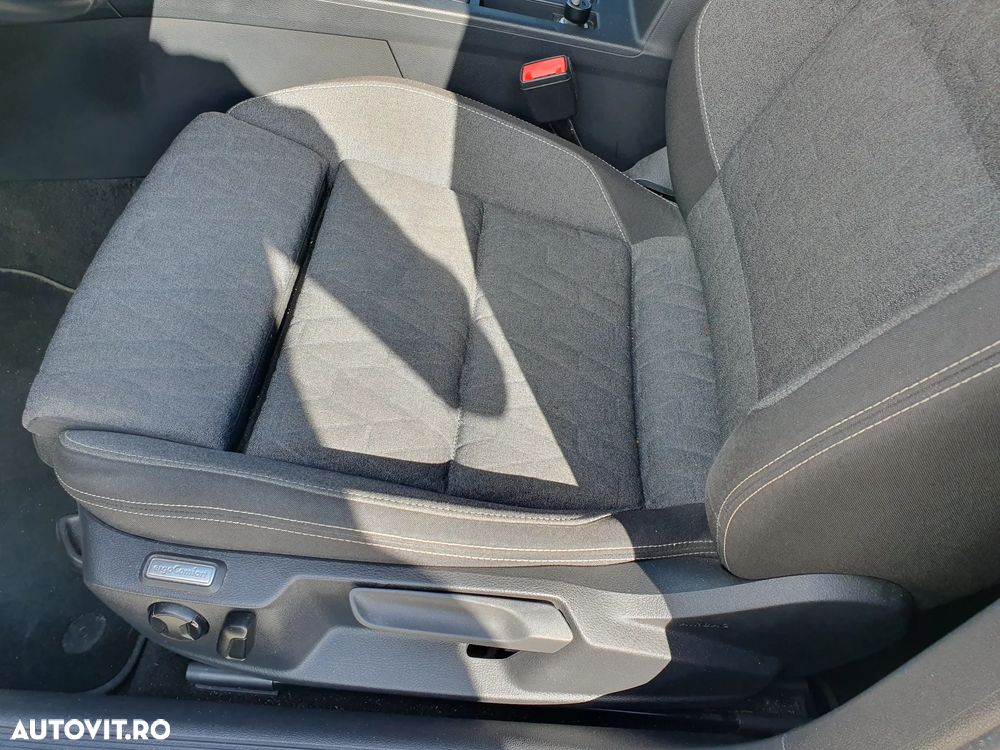 Volkswagen Passat Variant 2.0 TDI SCR DSG Business - 14