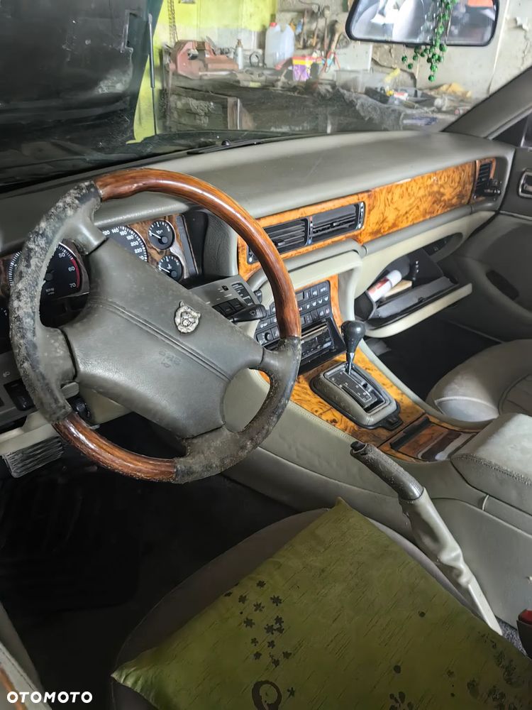 Jaguar XJ - 16