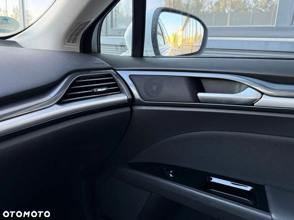 Ford Mondeo 2.0 EcoBlue Titanium - 36