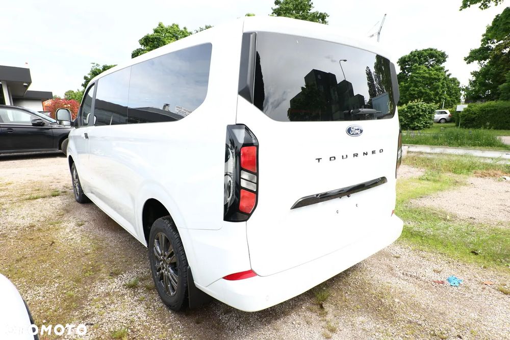 Ford Tourneo Custom - 11