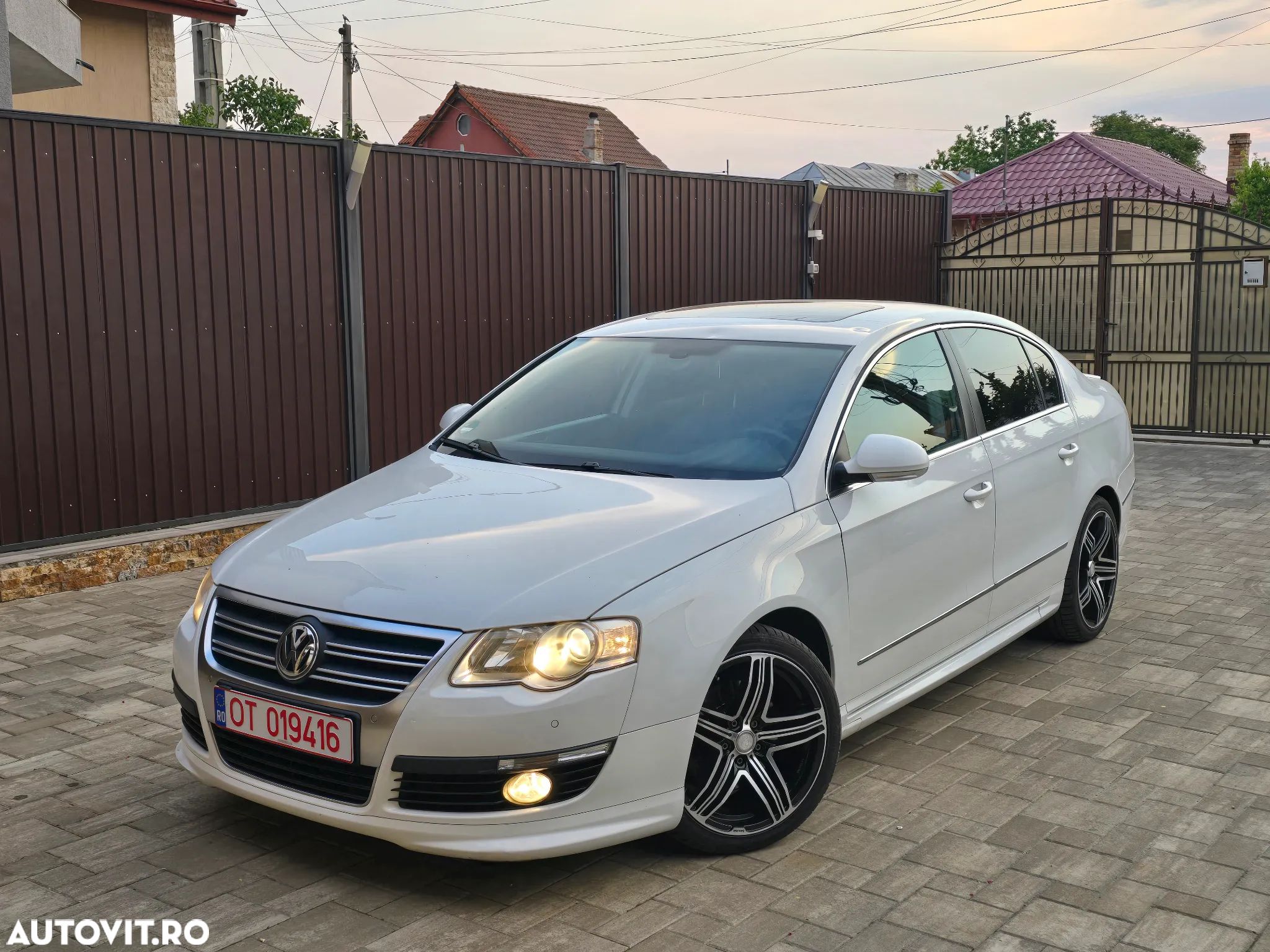 Volkswagen Passat - 1