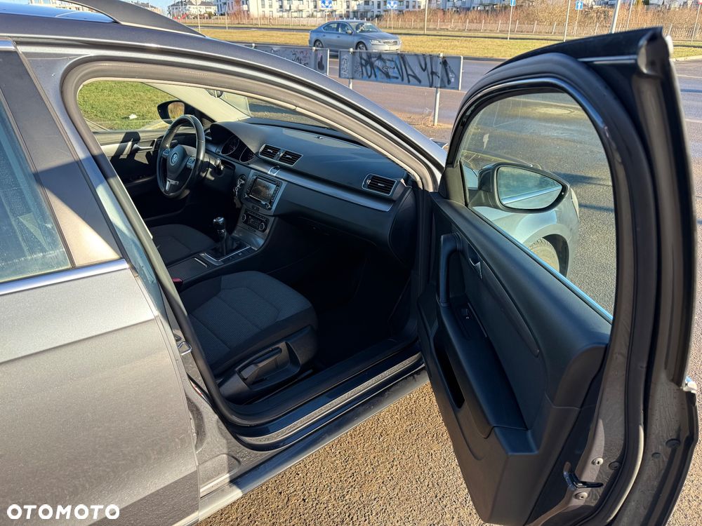 Volkswagen Passat 2.0 TDI BlueMotion Technology Comfortline - 14