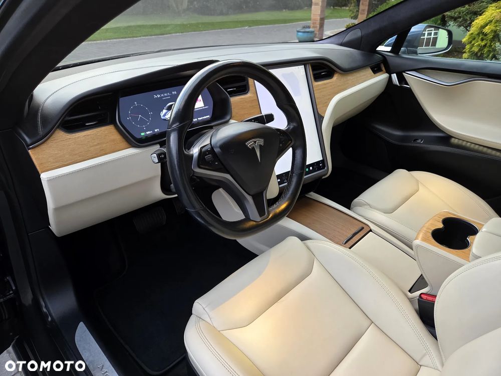 Tesla Model S - 21