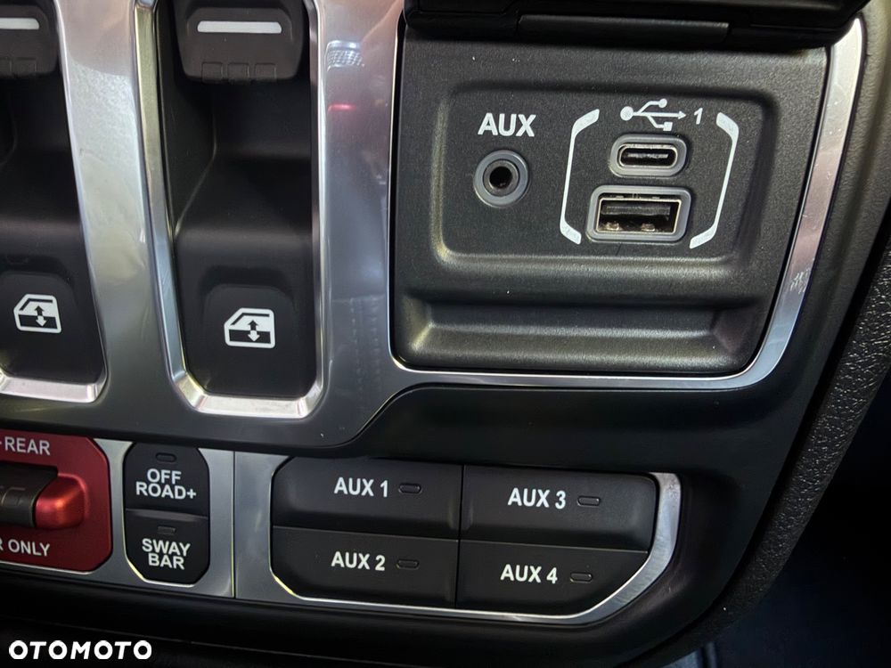 Jeep Wrangler - 28