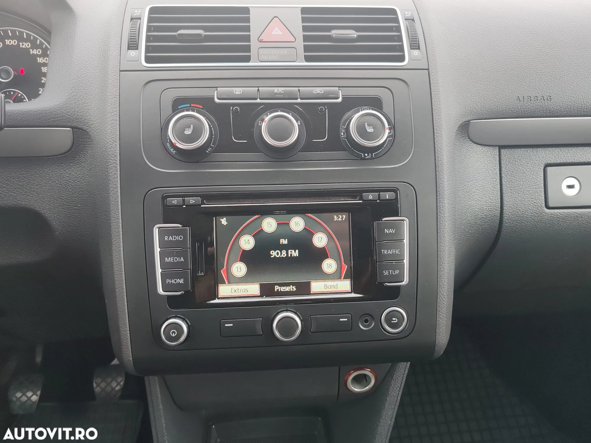 Volkswagen Touran - 11