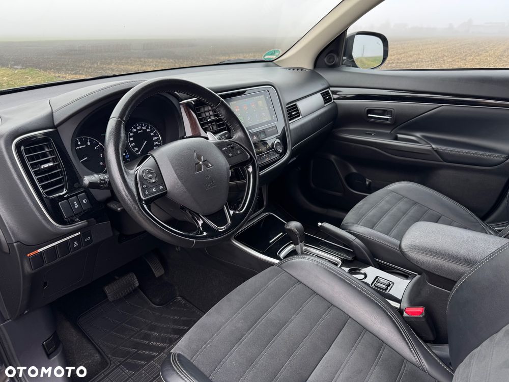 Mitsubishi Outlander 2.0 2WD CVT Diamant Edition+ - 25