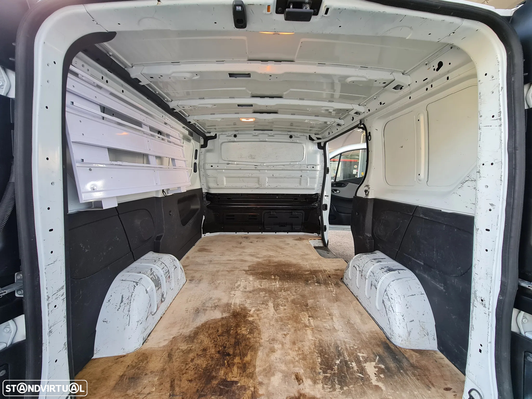 Renault TRAFIC 1.6 Dci 125CV * GPS/ AC/ IVA DEDUTÍVEL * - 11