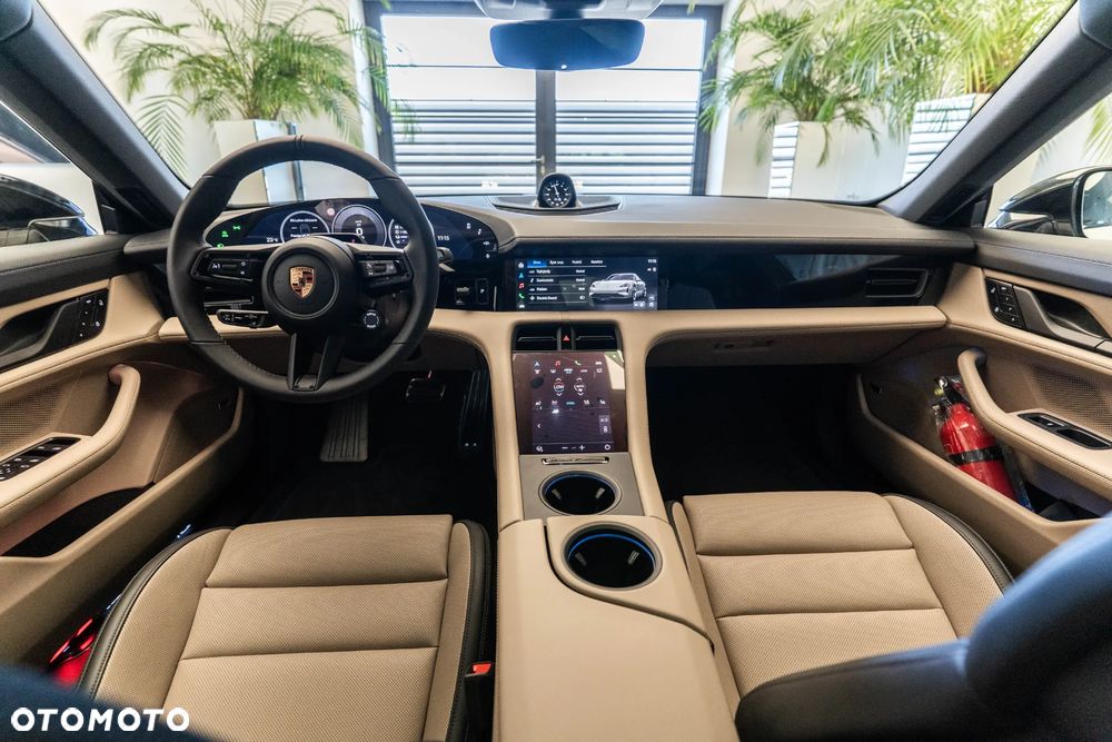 Porsche Taycan 4 - 10