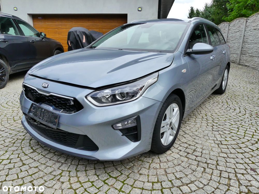 Kia Ceed - 12