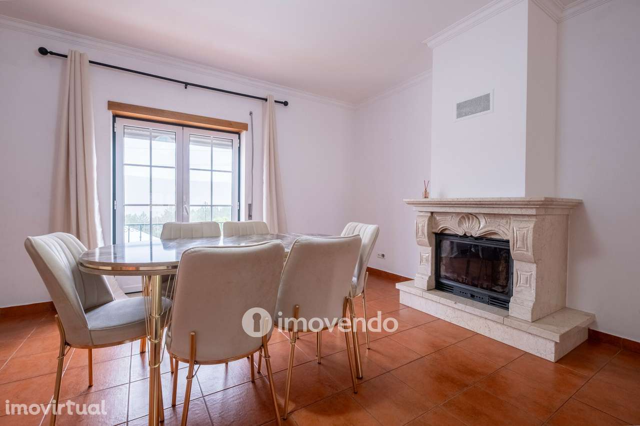 Moradia geminada T3, com áreas amplas e garagem, em Minde, Santarém - Grande imagem: 3/41