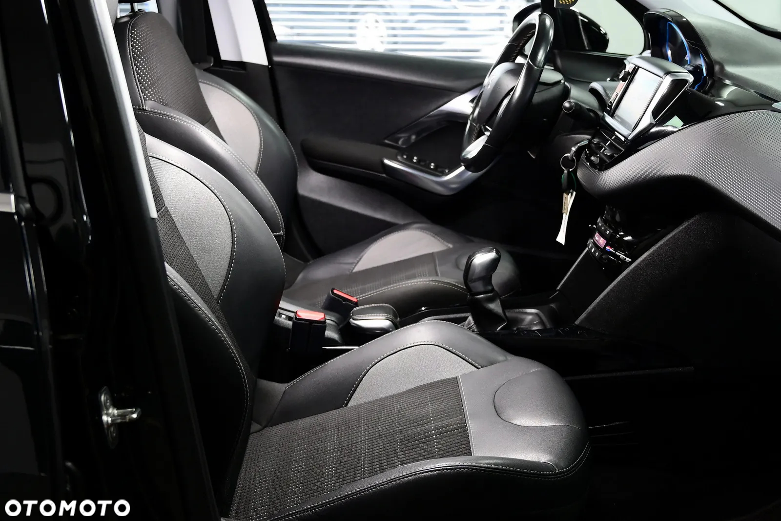 Peugeot 2008 1.2 Pure Tech Allure S&S - 22