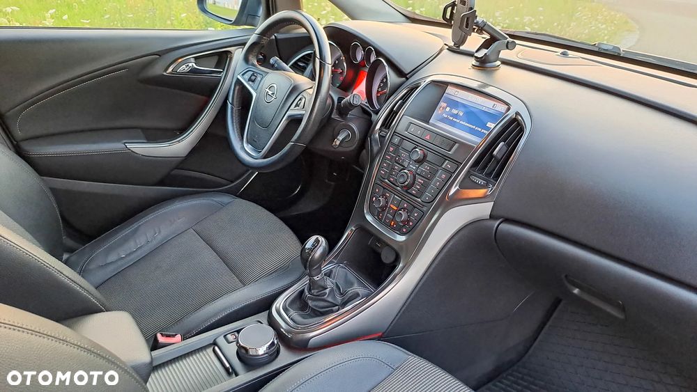 Opel Astra 1.6 T Cosmo - 11