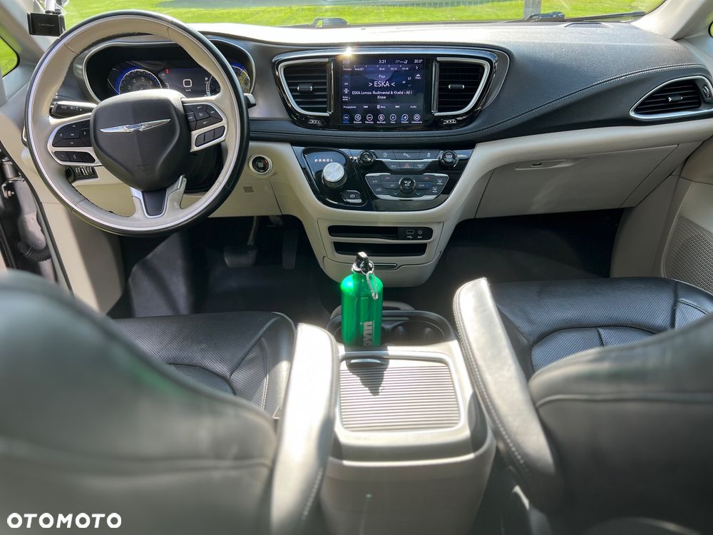 Chrysler Pacifica - 11