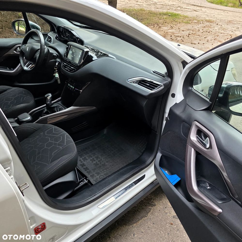 Peugeot 2008 1.2 Pure Tech Style - 11
