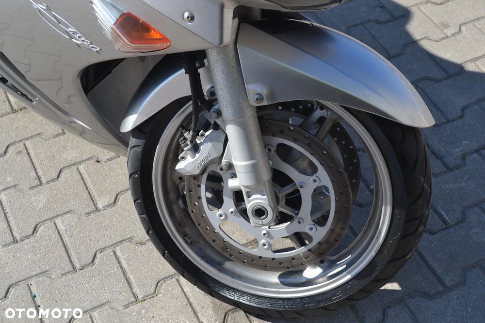Yamaha FJR - 11