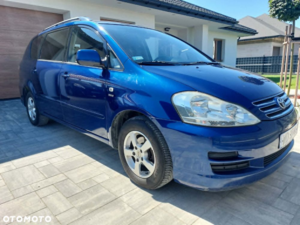 Toyota Avensis Verso Executive - 1
