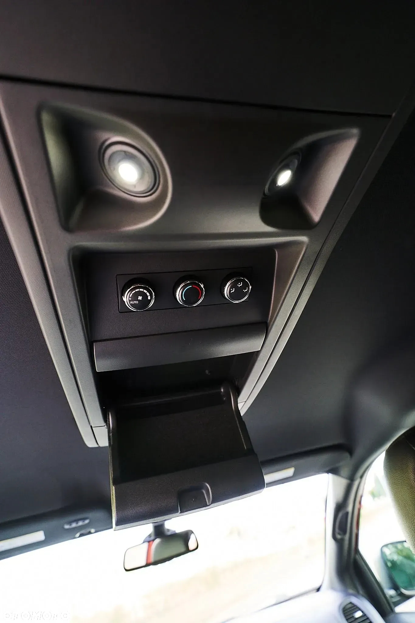 Dodge Grand Caravan - 14