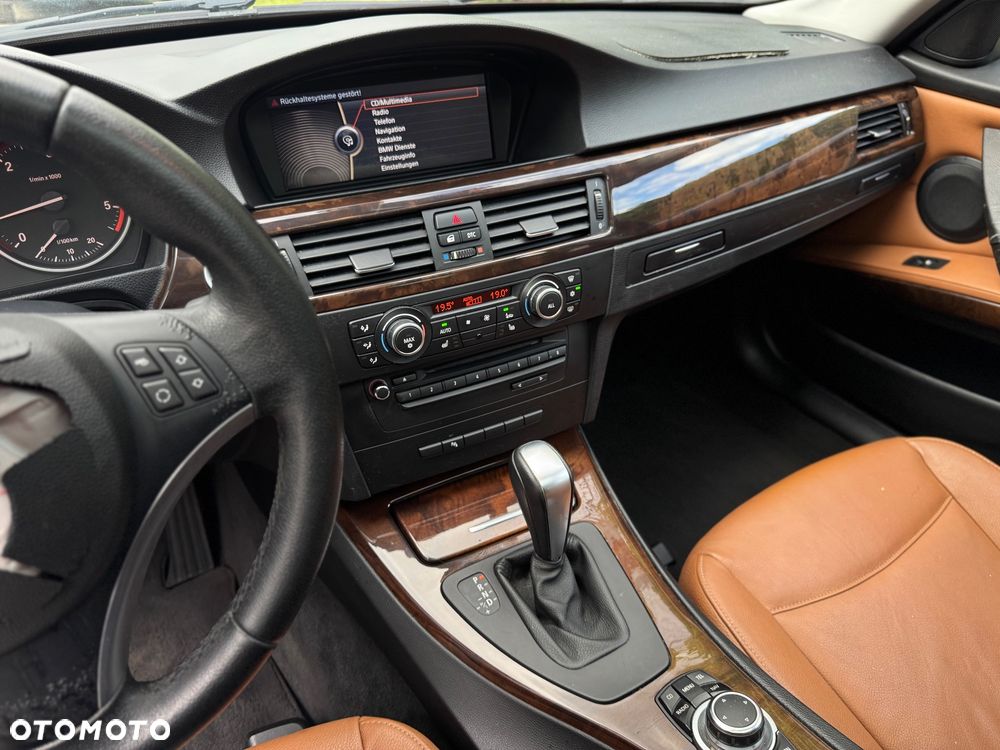 BMW Seria 3 325d DPF Edition Sport - 21