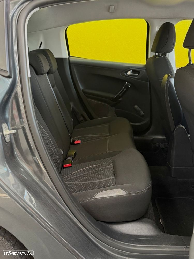 Peugeot 208 1.6 e-HDi Allure - 11