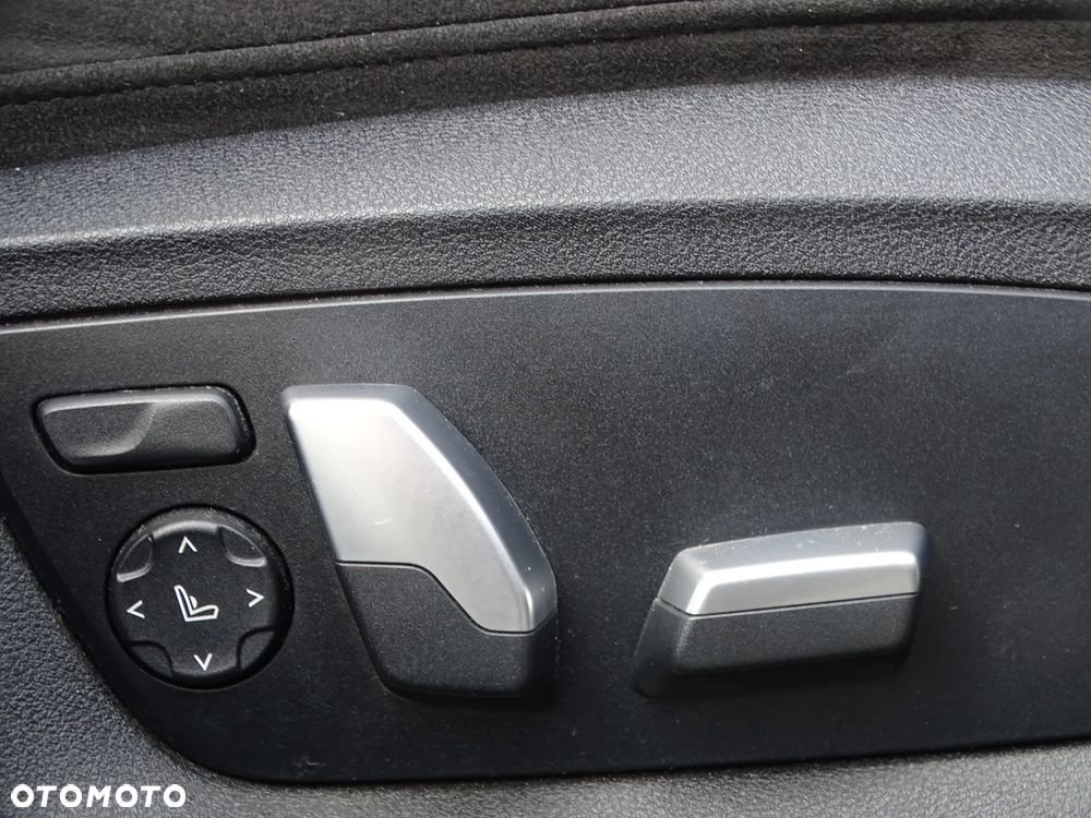 BMW Seria 5 530i GPF xDrive M Sport sport - 35