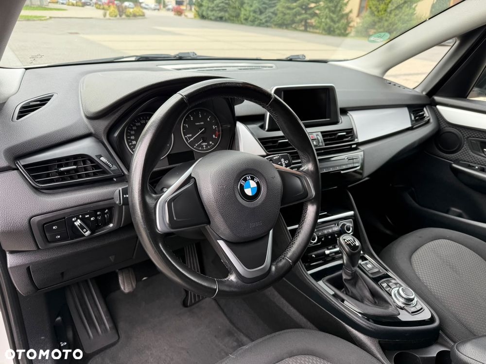 BMW Seria 2 216d - 25