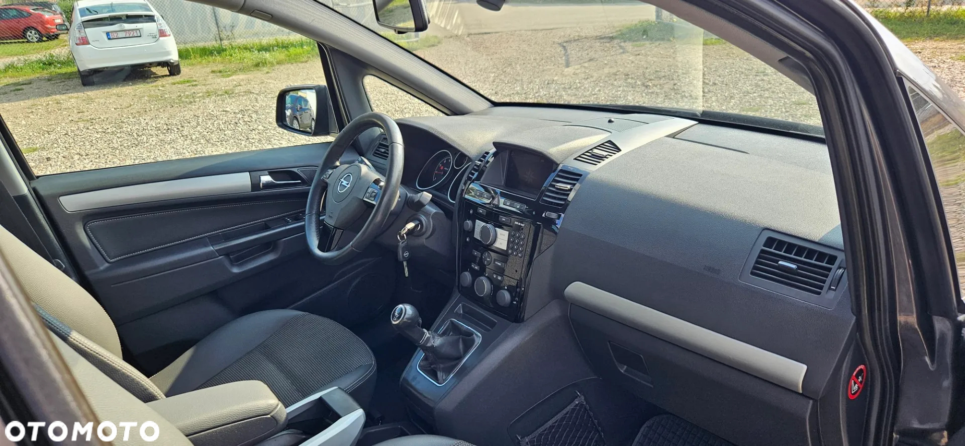 Opel Zafira 1.8 Cosmo - 24