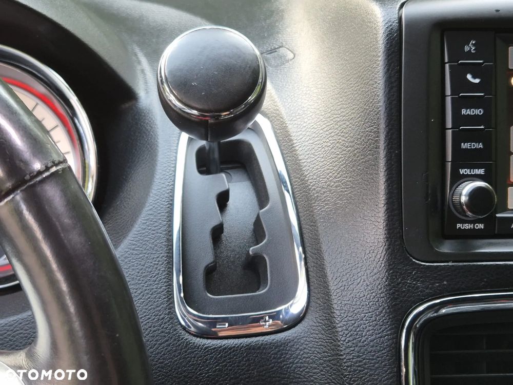 Dodge Grand Caravan - 28