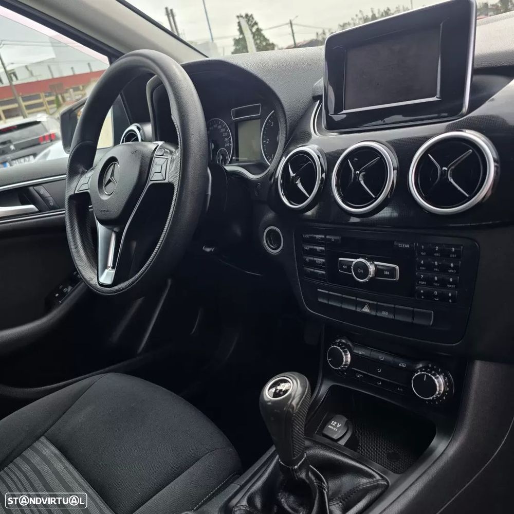 Mercedes-Benz A 200 CDI (BlueEFFICIENCY) Urban - 12