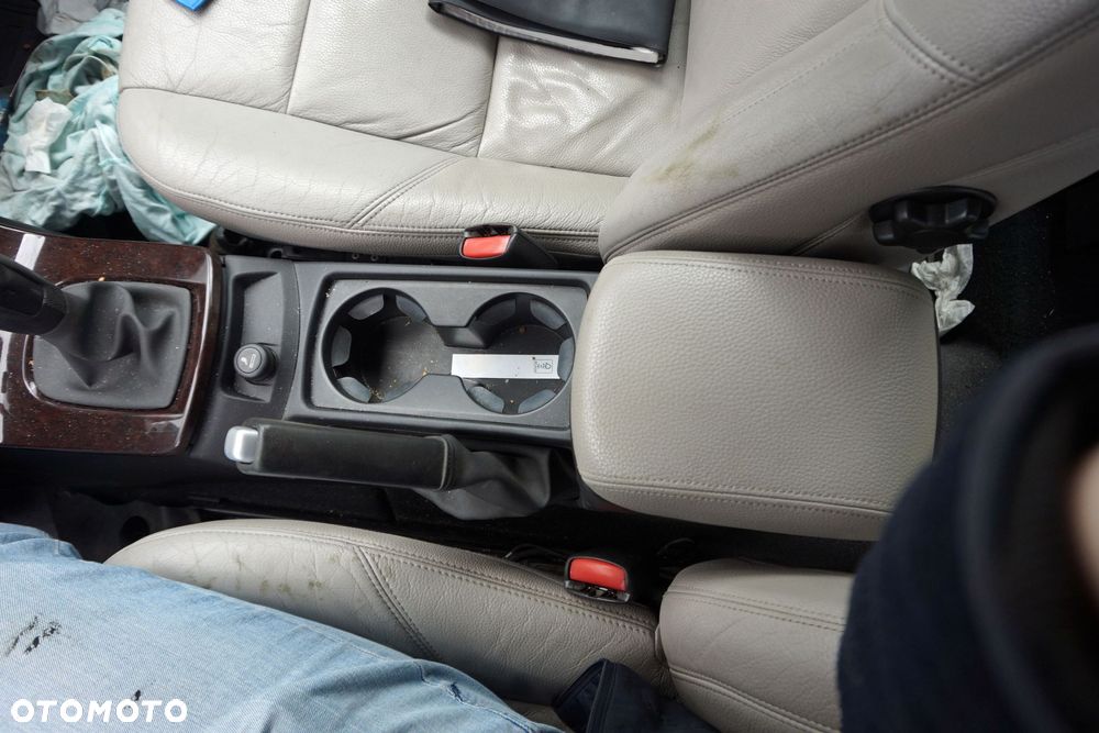 TUNEL ŚRODKOWY PODŁOKIETNIK V50   VOLVO 2004-2007 - 2