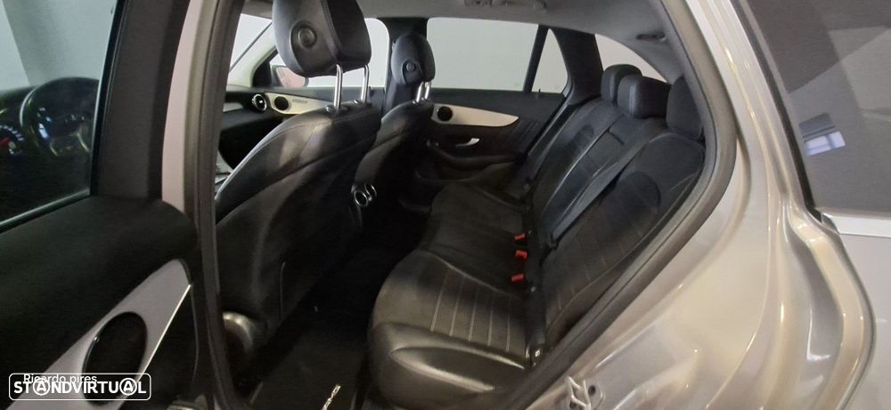 Mercedes-Benz GLC 300 d 4Matic 9G-TRONIC AMG Line - 25