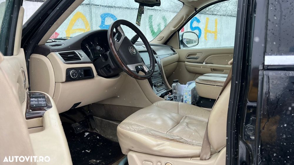 Cadillac Escalade - 6