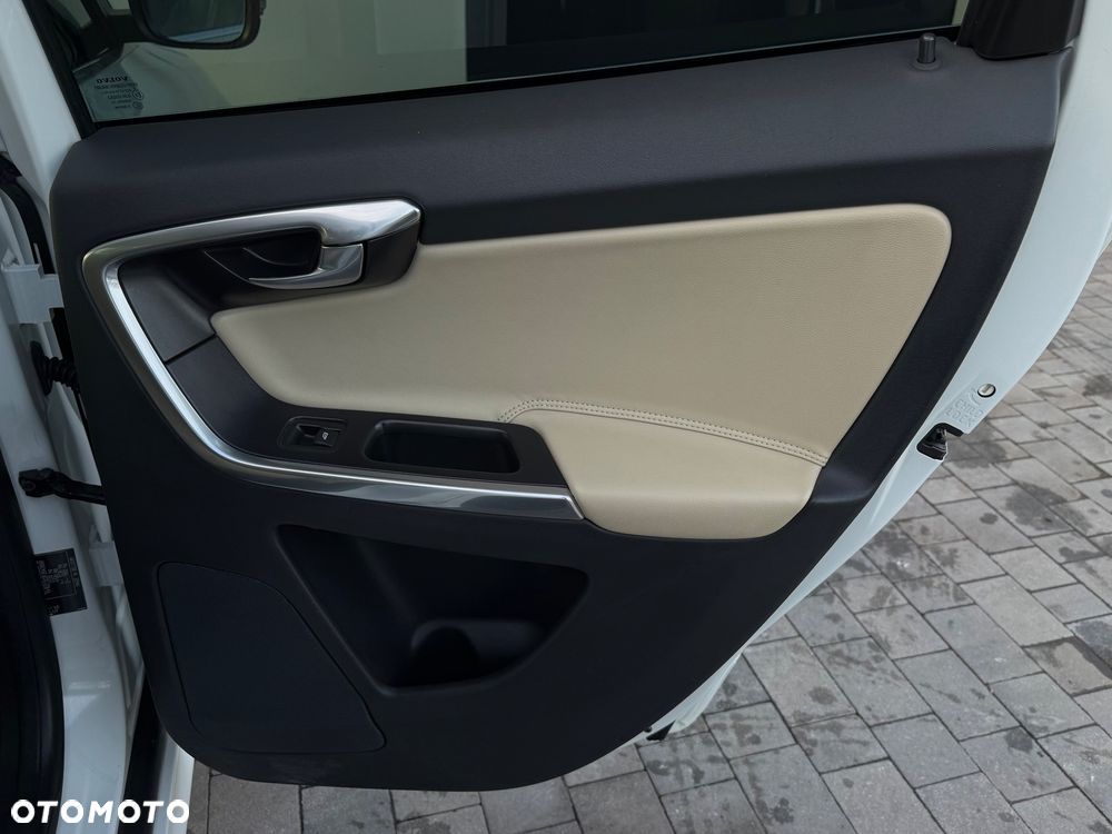 Volvo XC 60 D4 Geartronic Summum - 33