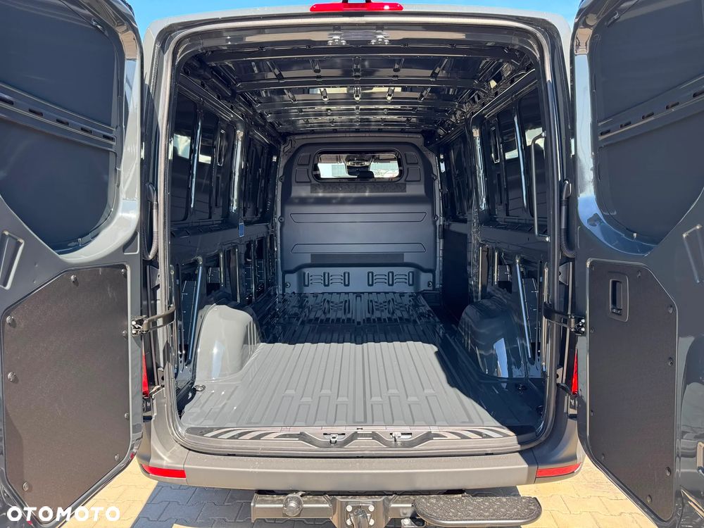 Mercedes-Benz Sprinter - 25