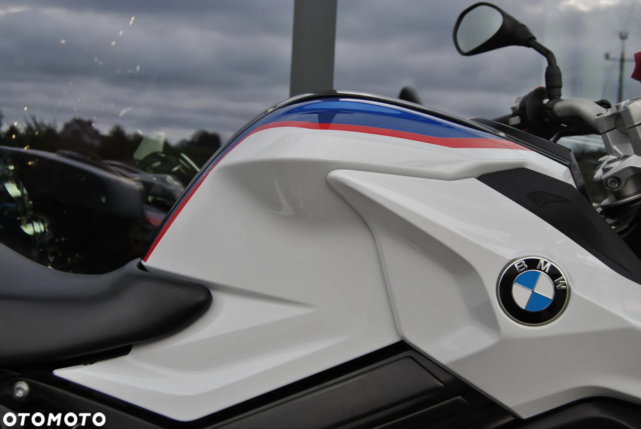 BMW F - 12