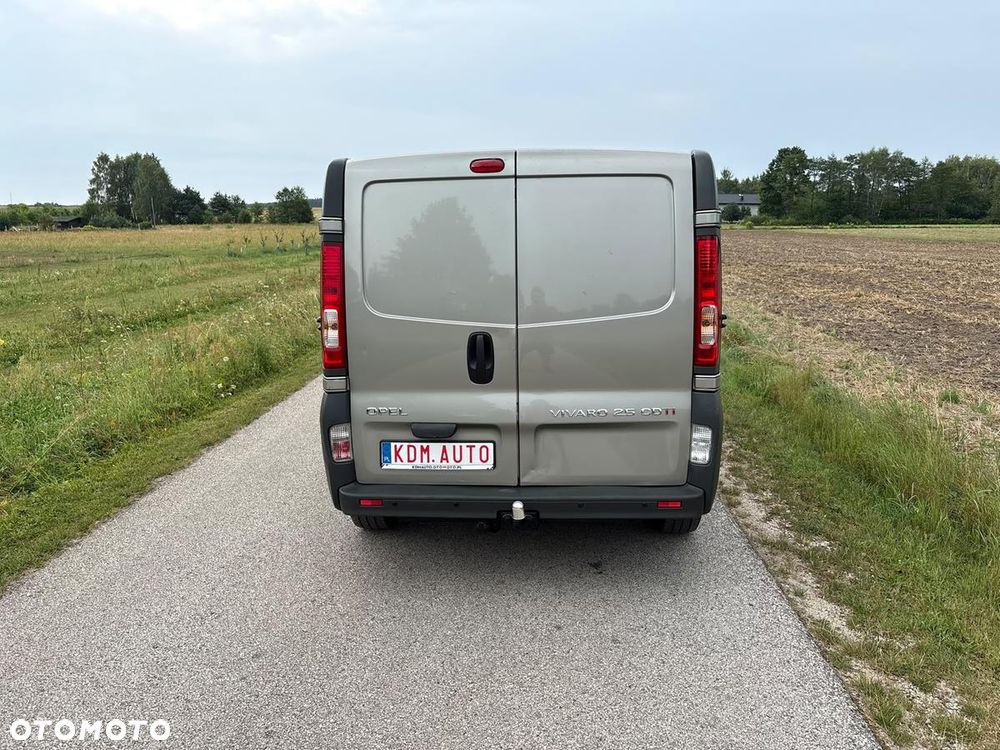 Opel Vivaro - 8