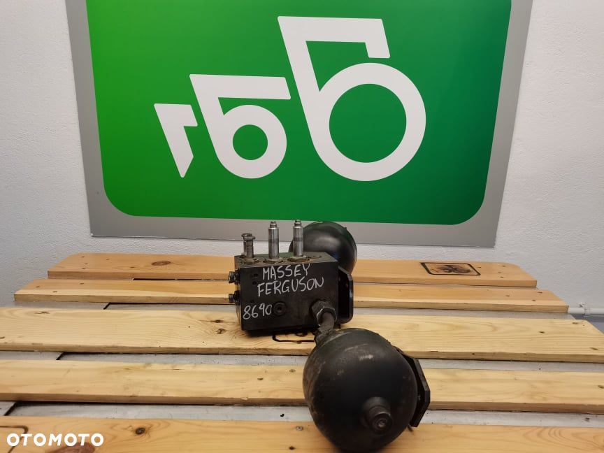 Blok hydrauliczny osi Massey Ferguson 8690 Husco 7702660005 - 1