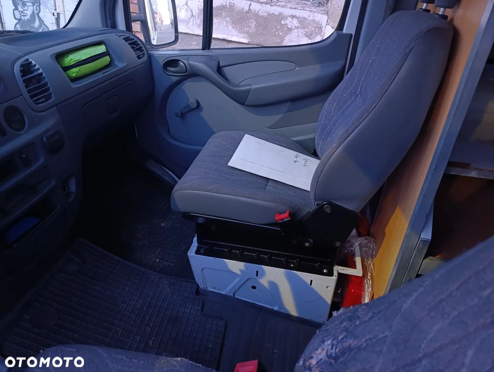 Mercedes-Benz 211 - 6