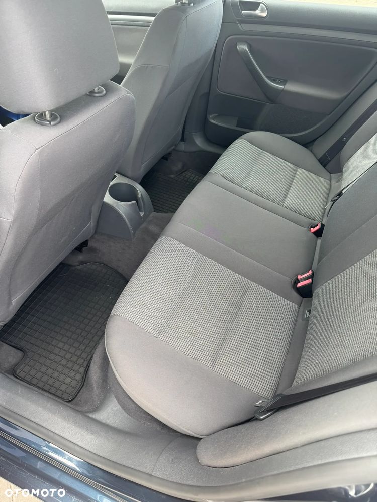 Volkswagen Jetta 1.6 Trendline - 8