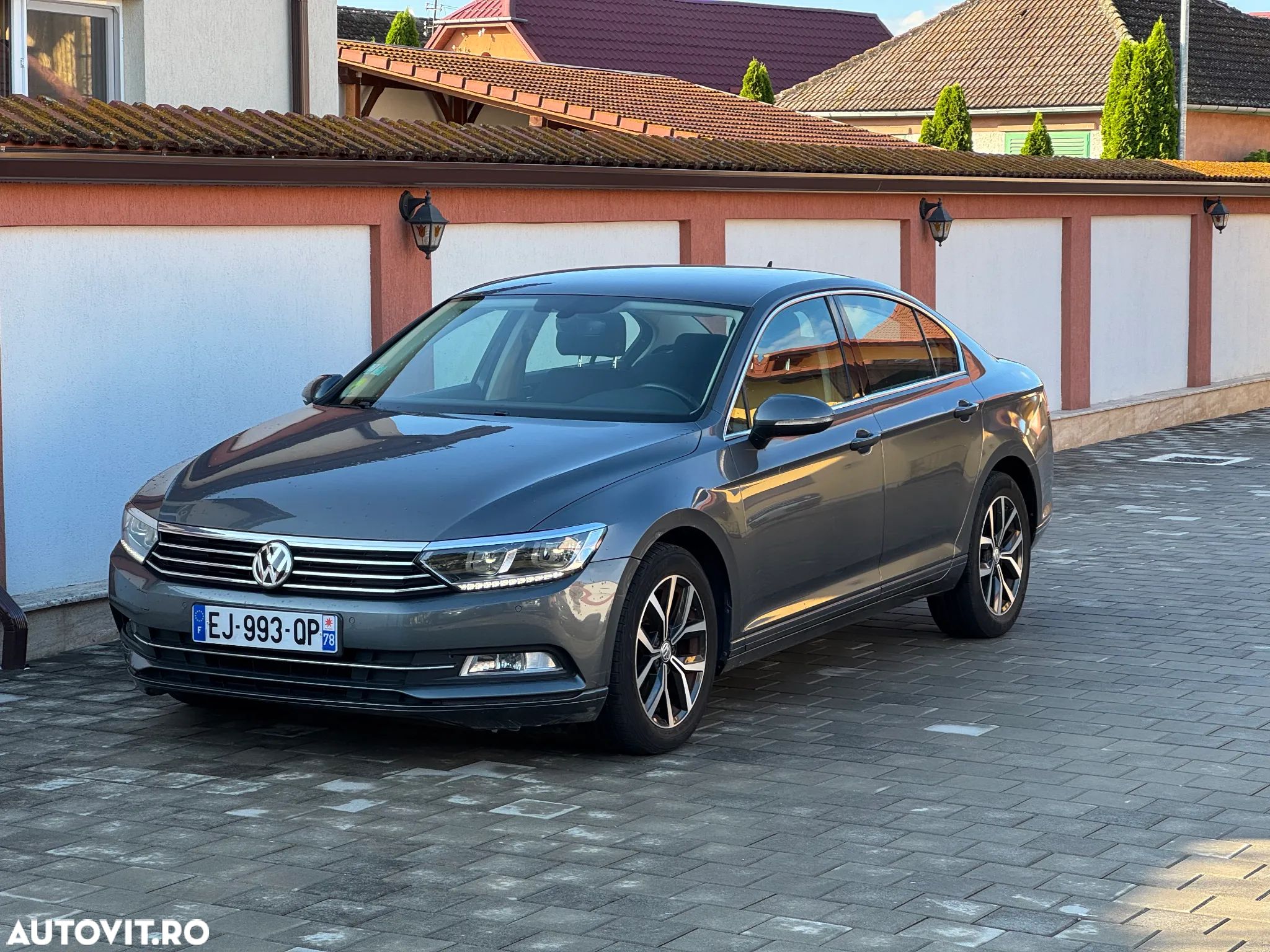 Volkswagen Passat - 1