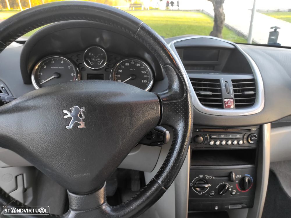 Peugeot 207 1.4 16V Trendy - 13