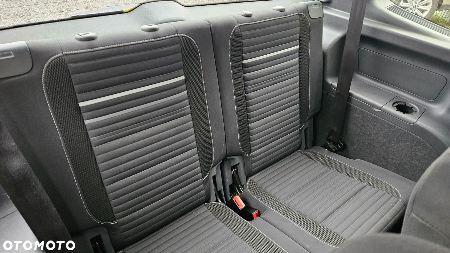 Volkswagen Touran - 31