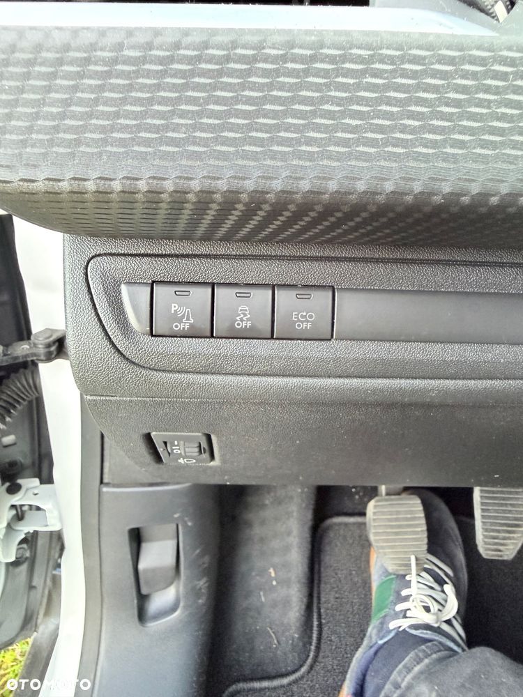 Peugeot 2008 1.2 Pure Tech Allure S&S - 22