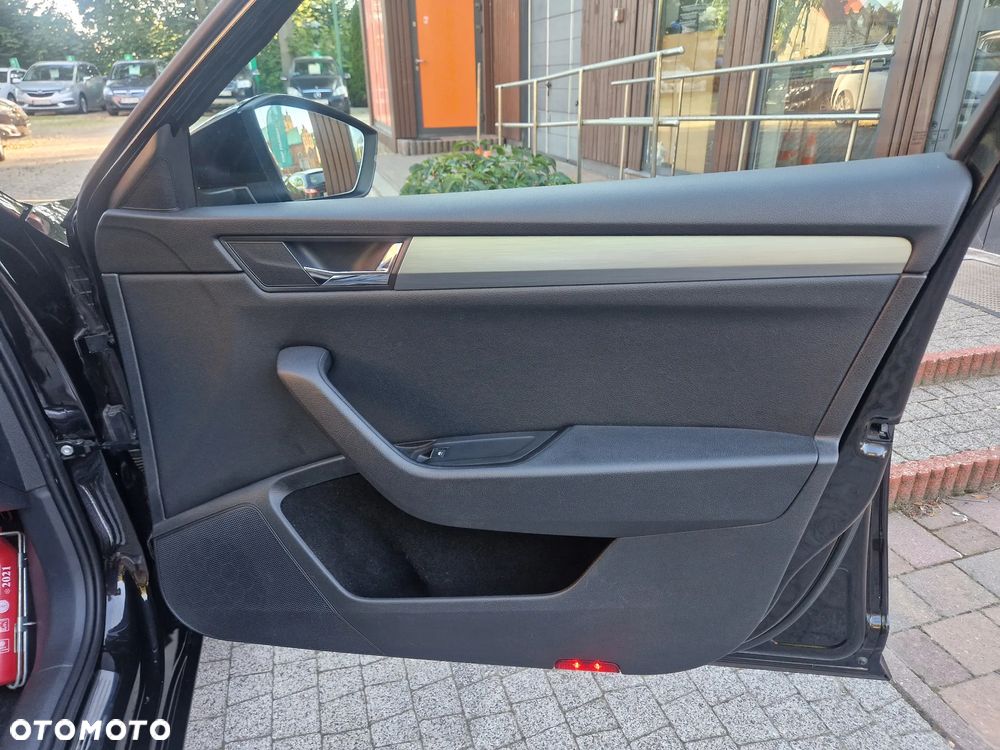 Skoda Superb Combi 1.6 TDI GreenLine - 31