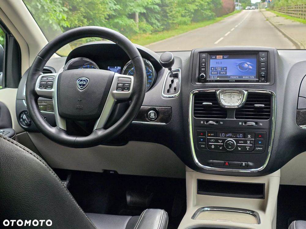 Lancia Voyager 2.8 CRD16v Gold - 29