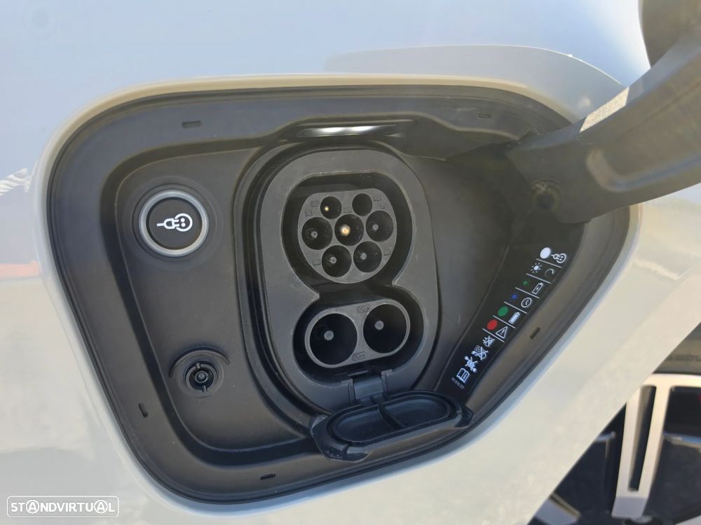 Porsche Taycan 4S - 14