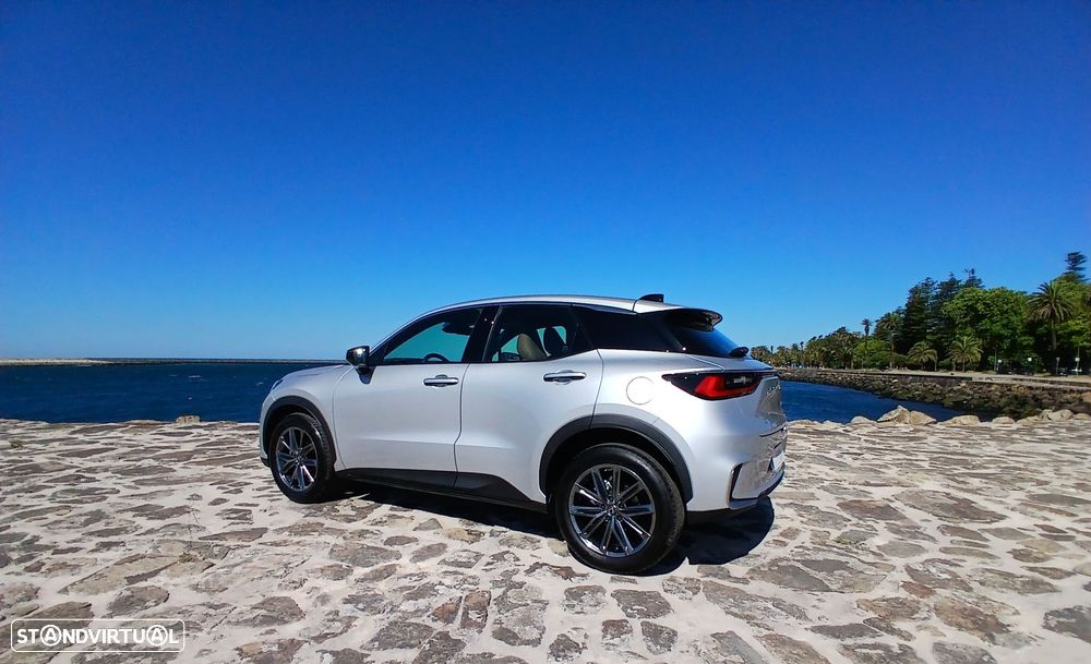 Lexus LBX Elegant - 5